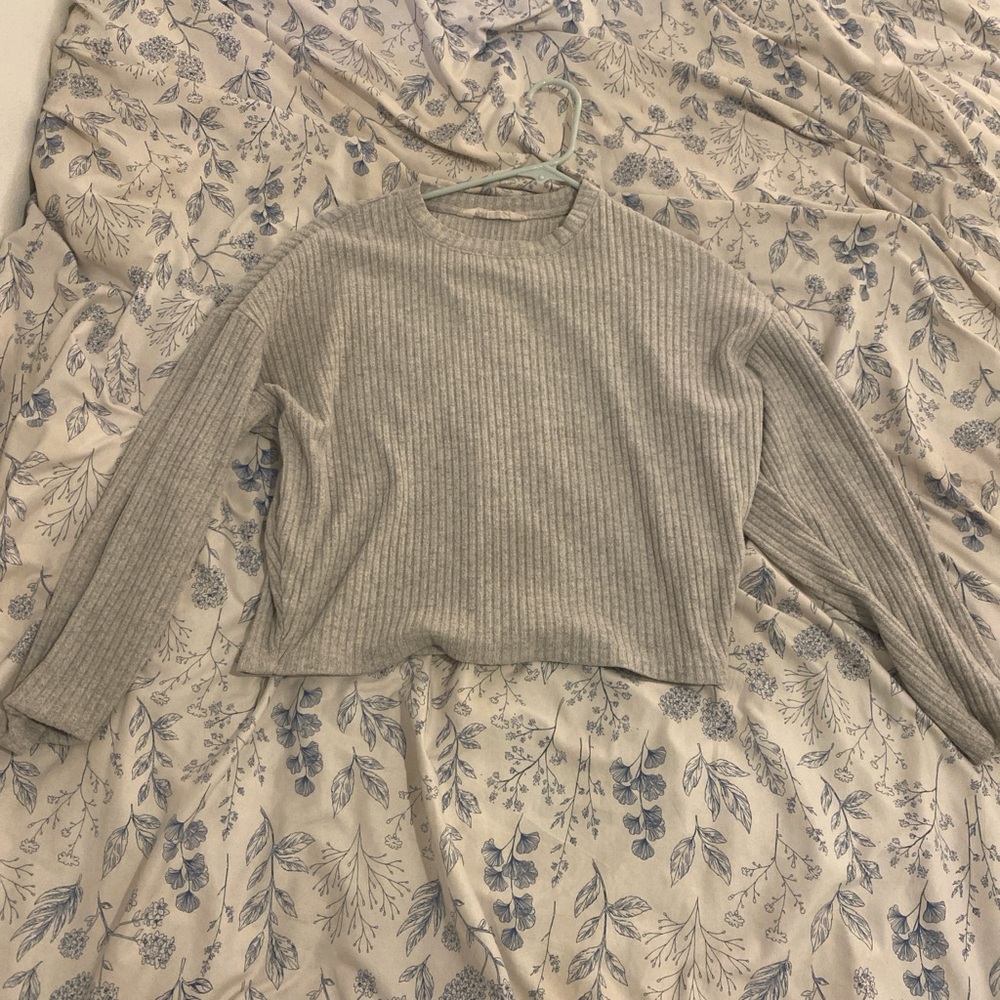 H&M Light Gray Ribbed Knit Top